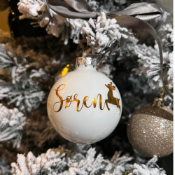 Julekugle i glas, med navn - Leveres med bnd og ske