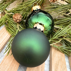 Julekugle i glas, med navn - Leveres med bnd og ske