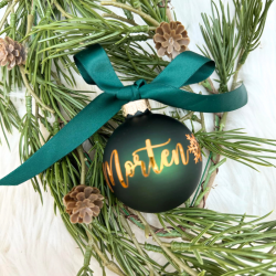 Julekugle i glas, med navn - Leveres med bnd og ske