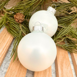 Julekugle i glas, med navn - Leveres med bnd og ske
