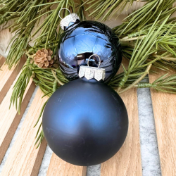 Julekugle i glas, med navn - Leveres med bnd og ske